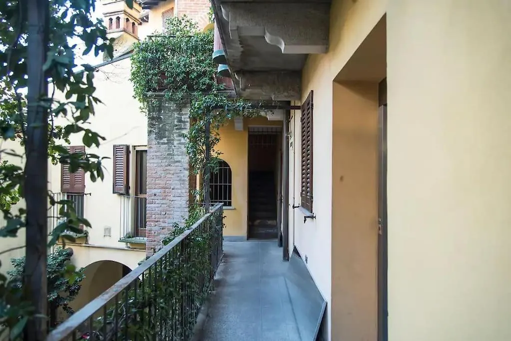 Hidden Retreat - Duomo Apartment Milan 0*,