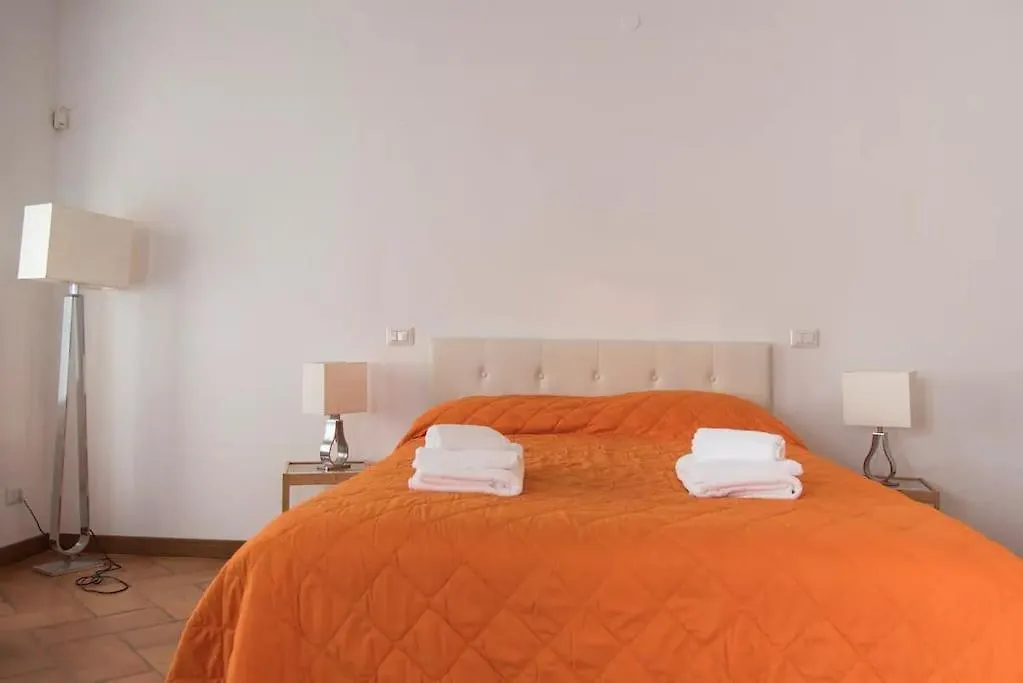 Hidden Retreat - Duomo Apartment Milan