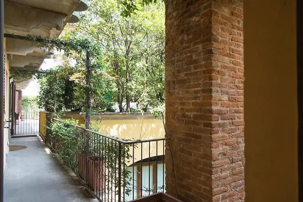 Hidden Retreat - Duomo Apartment Milan