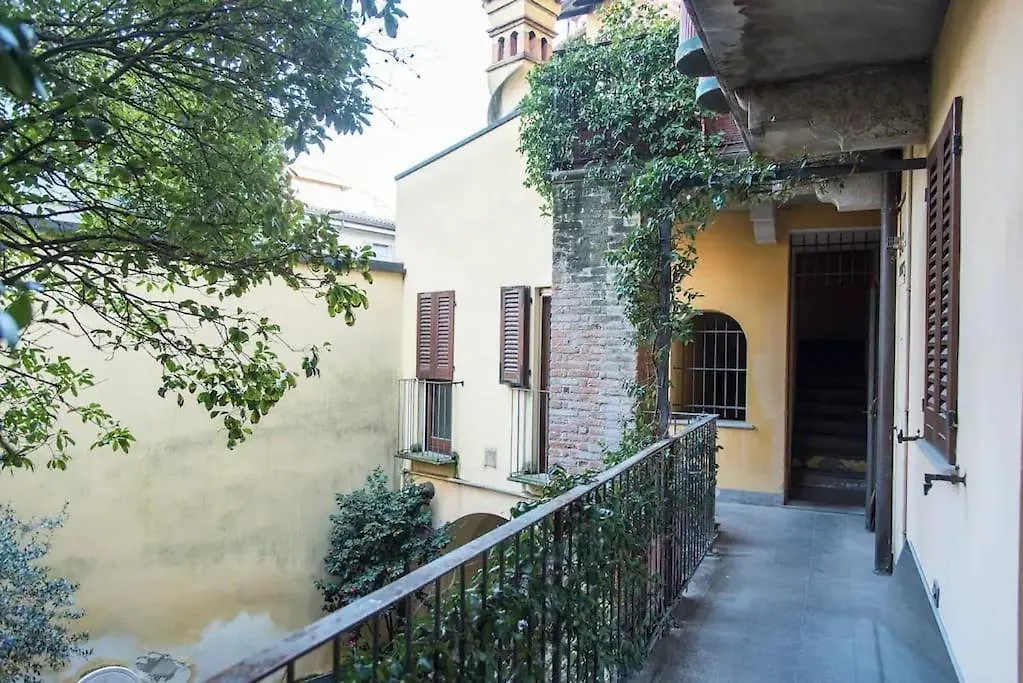 Hidden Retreat - Duomo Apartment Milan Italy